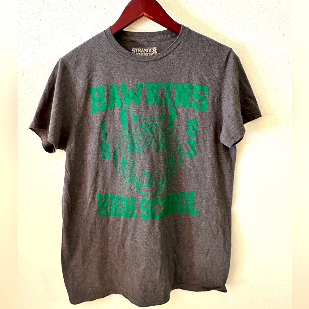 🔴$1SALE$ HAWKINS HIGH TEE